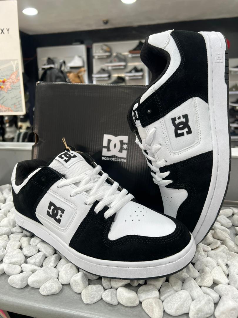 ZAPATOS DC SHOES MODELO MANTECA 4 WBK