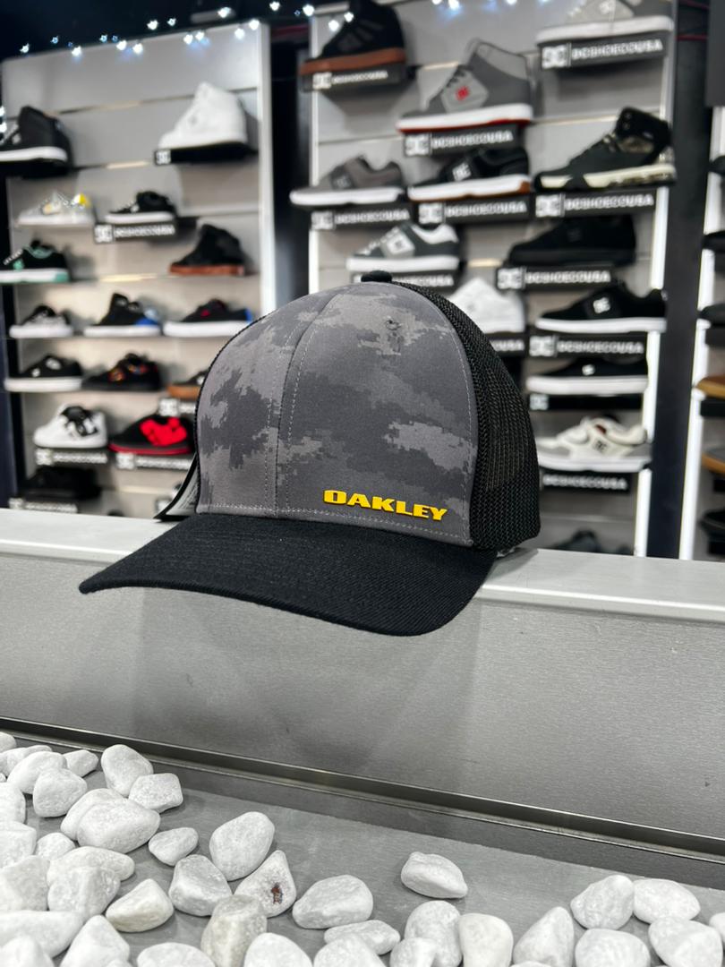GORRA OAKLEY MODELO TRUCKER CAP GREY BRUSH CAMO 9G7 CERRADA