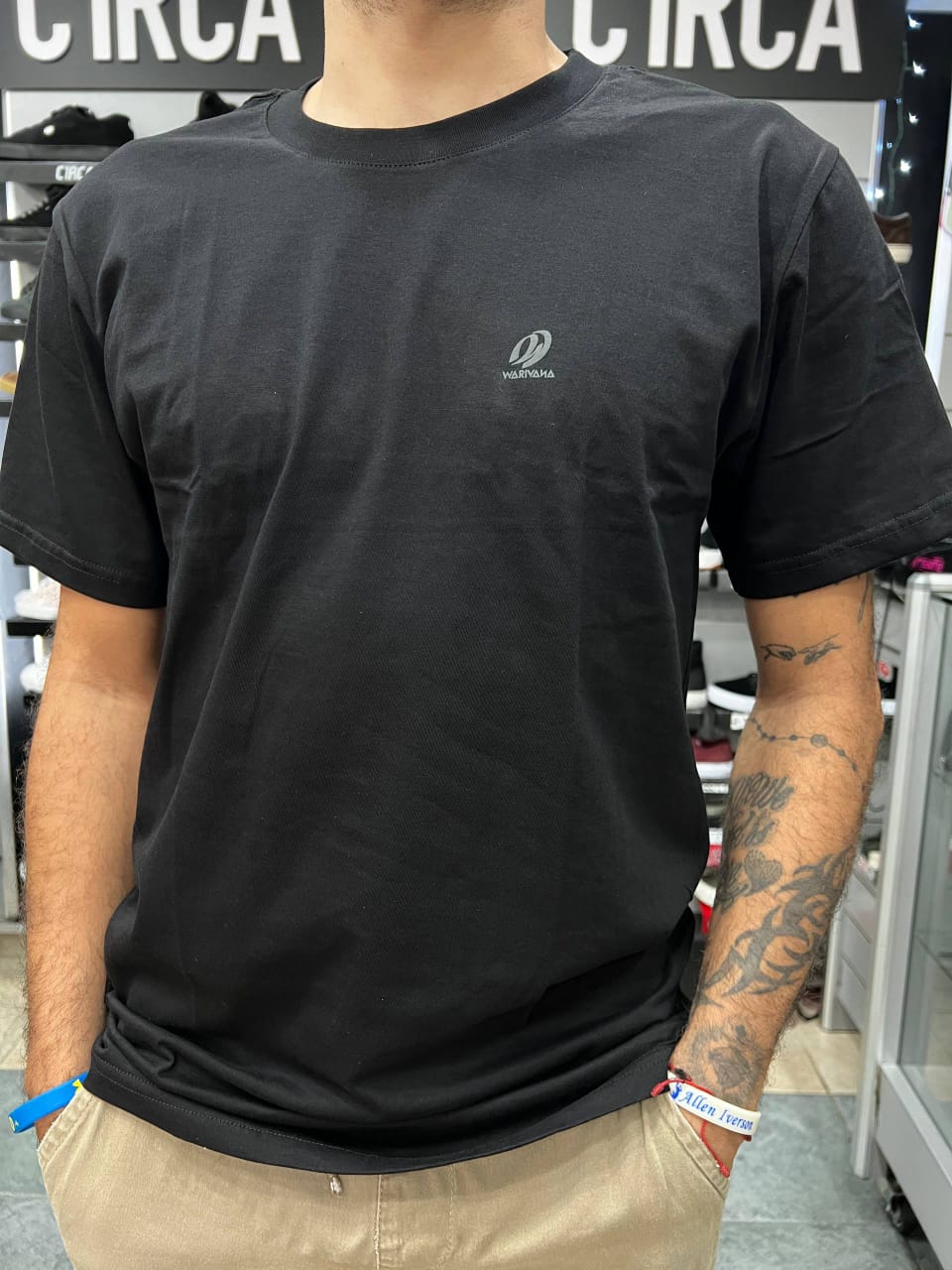 FRANELA WARIVANA MODELO BASICA BASICA NEGRA