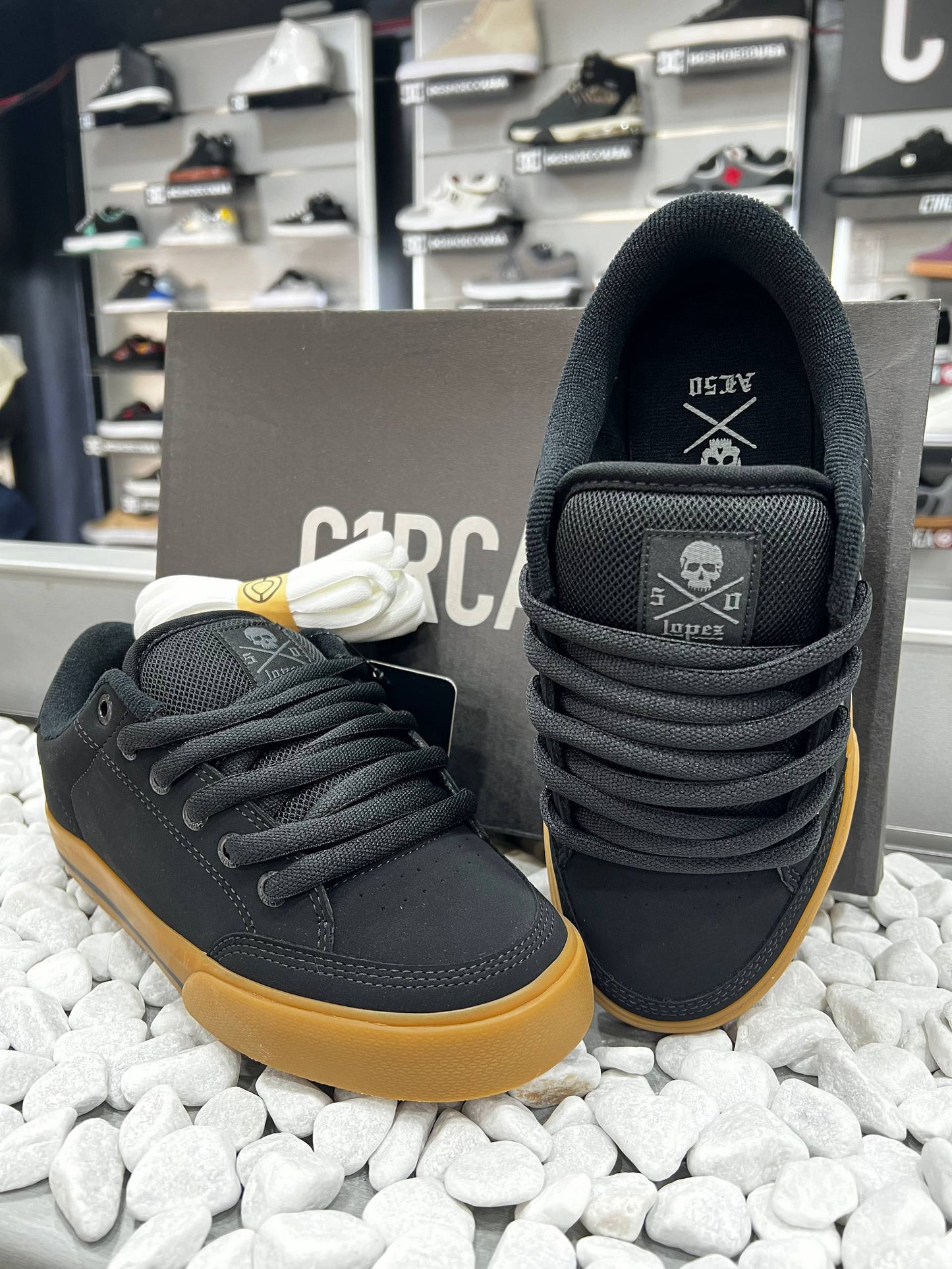 ZAPATO MARCA C1RCA MODELO AL 50 LOPEZ . COLOR BLK/GUM