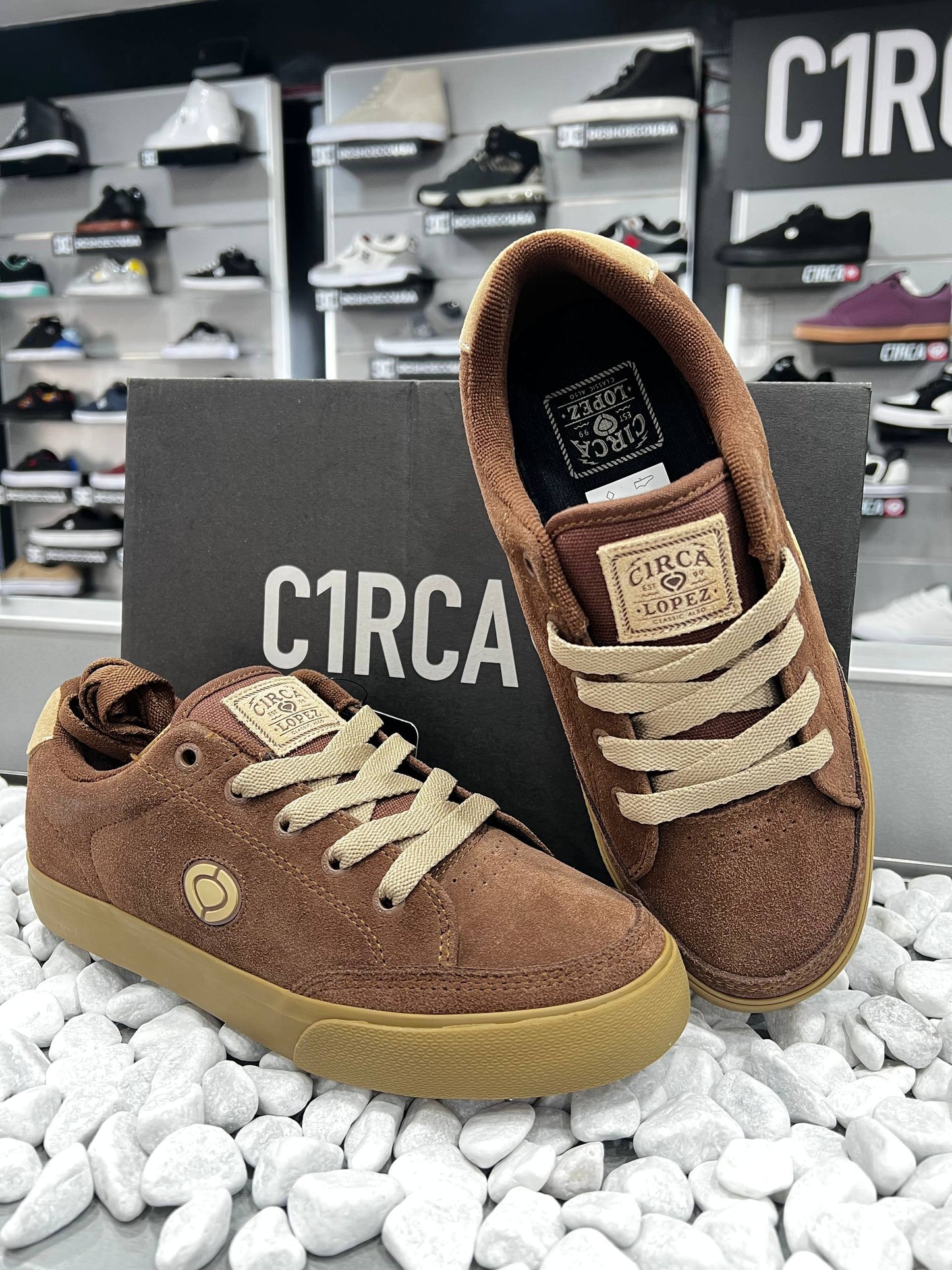 ZAPATOS C1RCA MODELO AL 50 SLIM COLOR ACOR-TOBACO