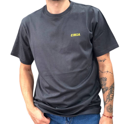 Franela C1rca Modelo Gris Logo Amarillo