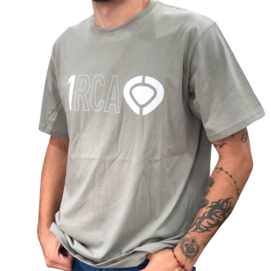 Franela C1rca Modelo Gris Logo C1rca Blanco