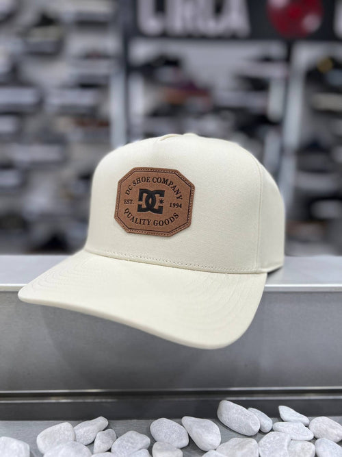 Gorra DC Shoes Modelo Reynotts Color Beige Ajustable