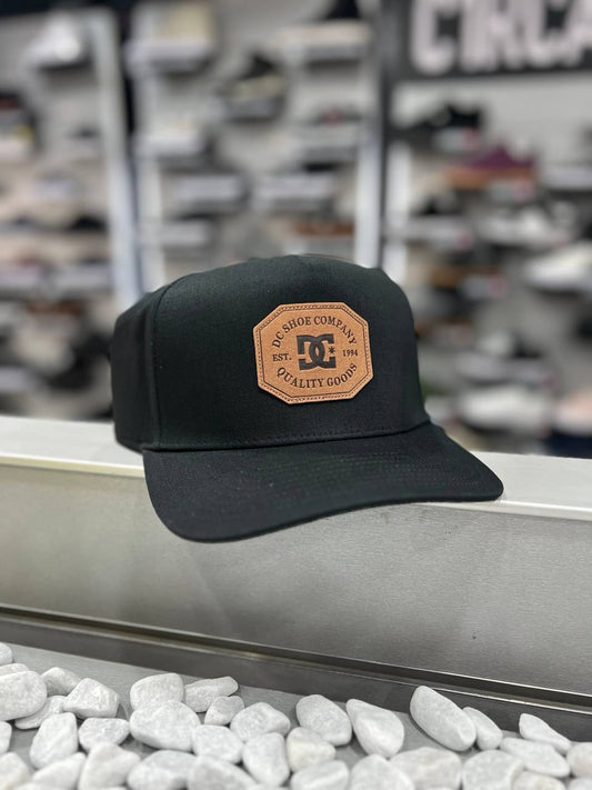Gorra DC Shoes Modelo Reynotts Color Negro Ajustable