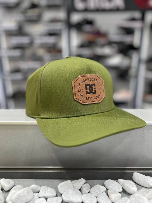 Gorra DC Shoes Modelo Reynotts Color Verde Ajustable