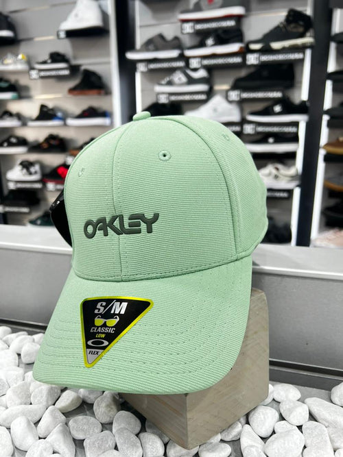 GORRA OAKLEY MODELO 6 PANEL NEW JADE 7AN CERRADA