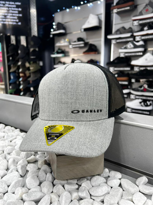 GORRA OAKLEY MODELO CHANTEL CAP GRIS OSCURO 23Q  AJUSTABLE