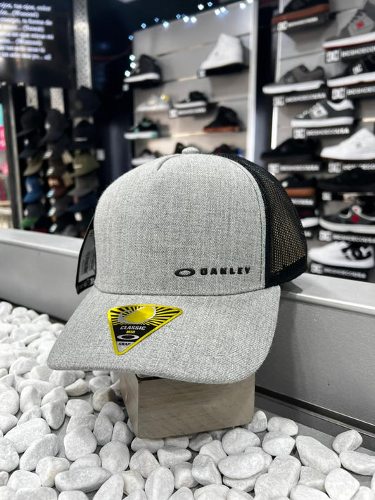 GORRA OAKLEY MODELO CHANTEL CAP GRIS OSCURO 23Q  AJUSTABLE