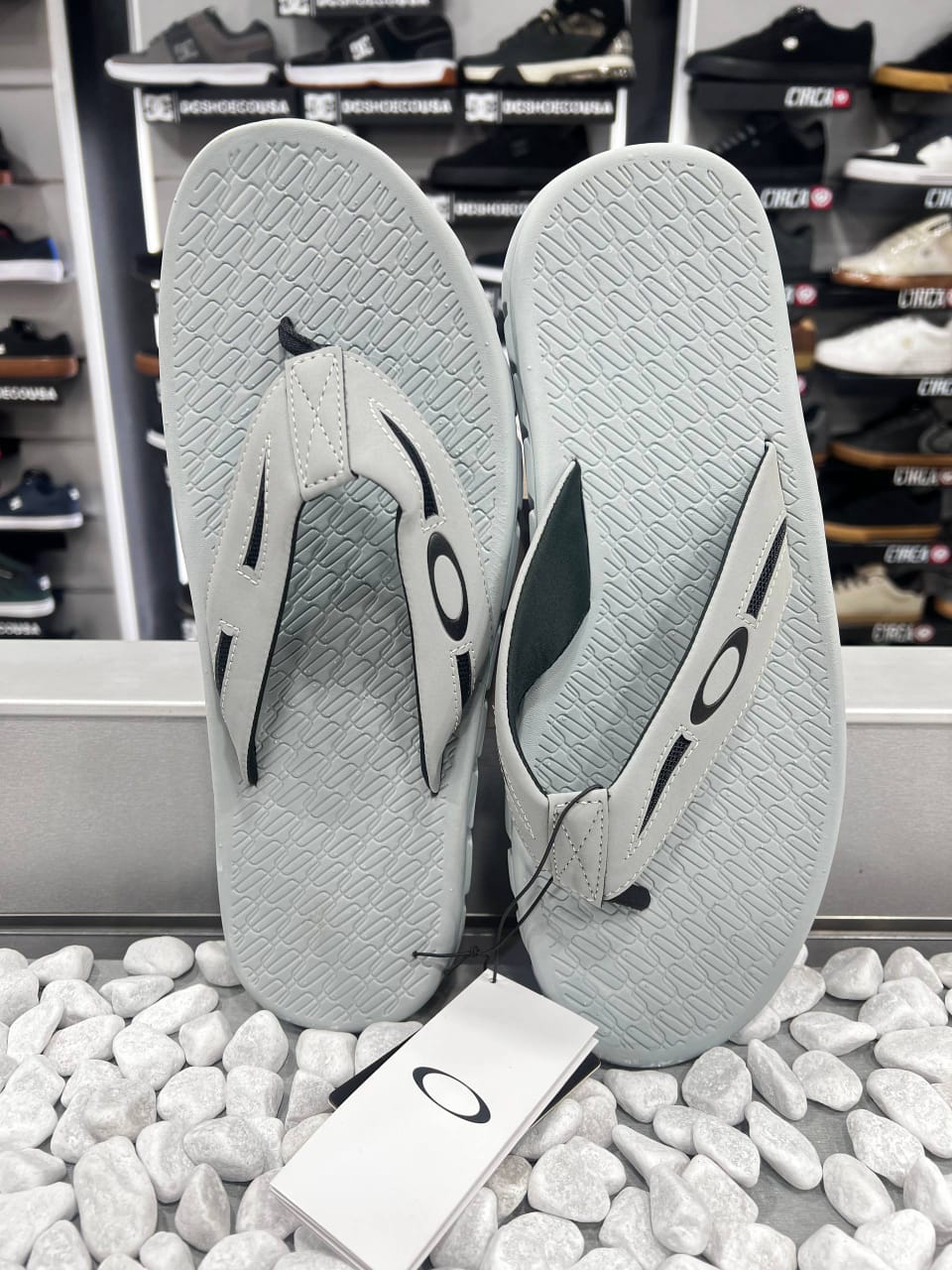 SANDALIAS OAKLEY MODELO OPERATIVE 22Y STONE GRAY