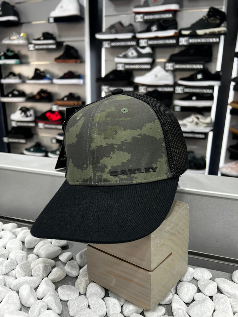 GORRA OAKLEY MODELO TRUCKER CAP GREEN BRUSH CAMO 9GB CERRADA