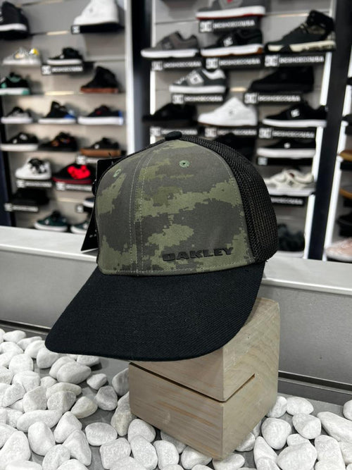 GORRA OAKLEY MODELO TRUCKER CAP GREEN BRUSH CAMO 9GB CERRADA