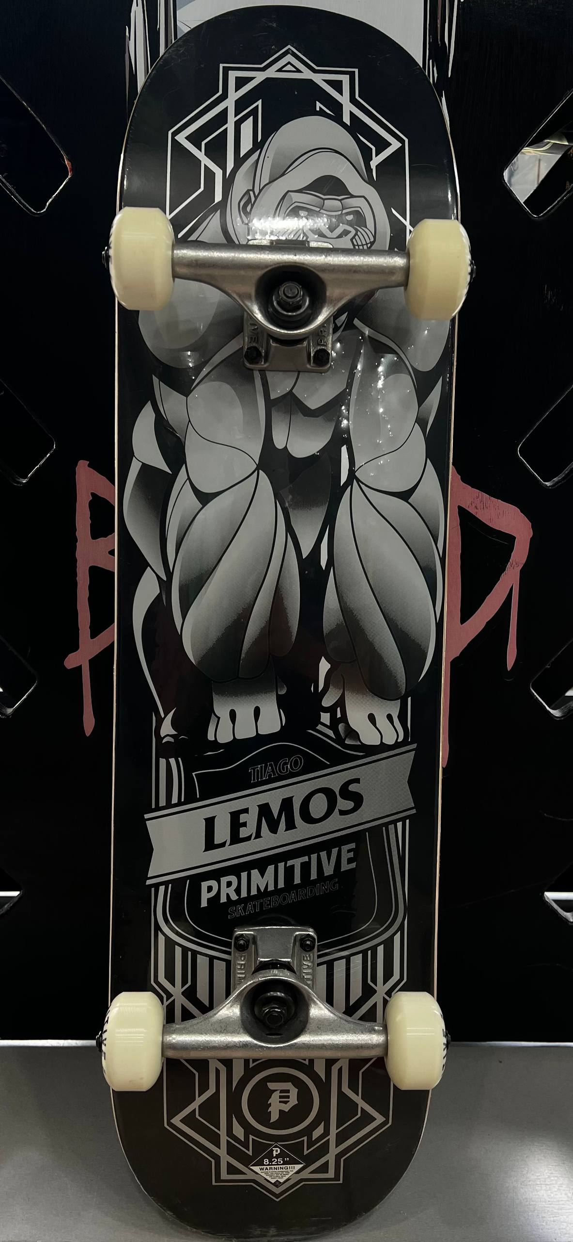 PATINETA MARCA PRIMITIVE. MODELO TIAGO LEMOS. MEDIDAS TABLA 8.125"