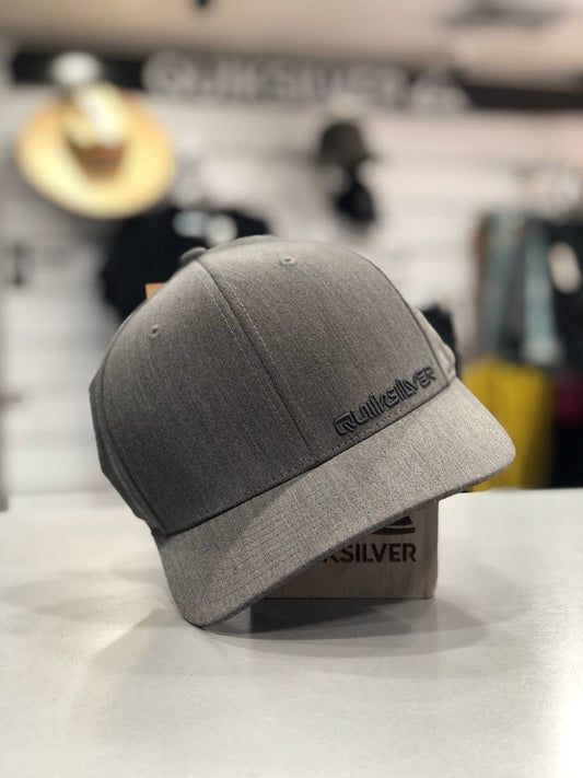 Gorra Quiksilver Modelo Sidestay Cerrada Gris KVJO