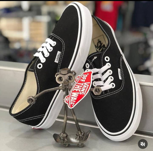 Zapatos Vans modelo Authentic BLK