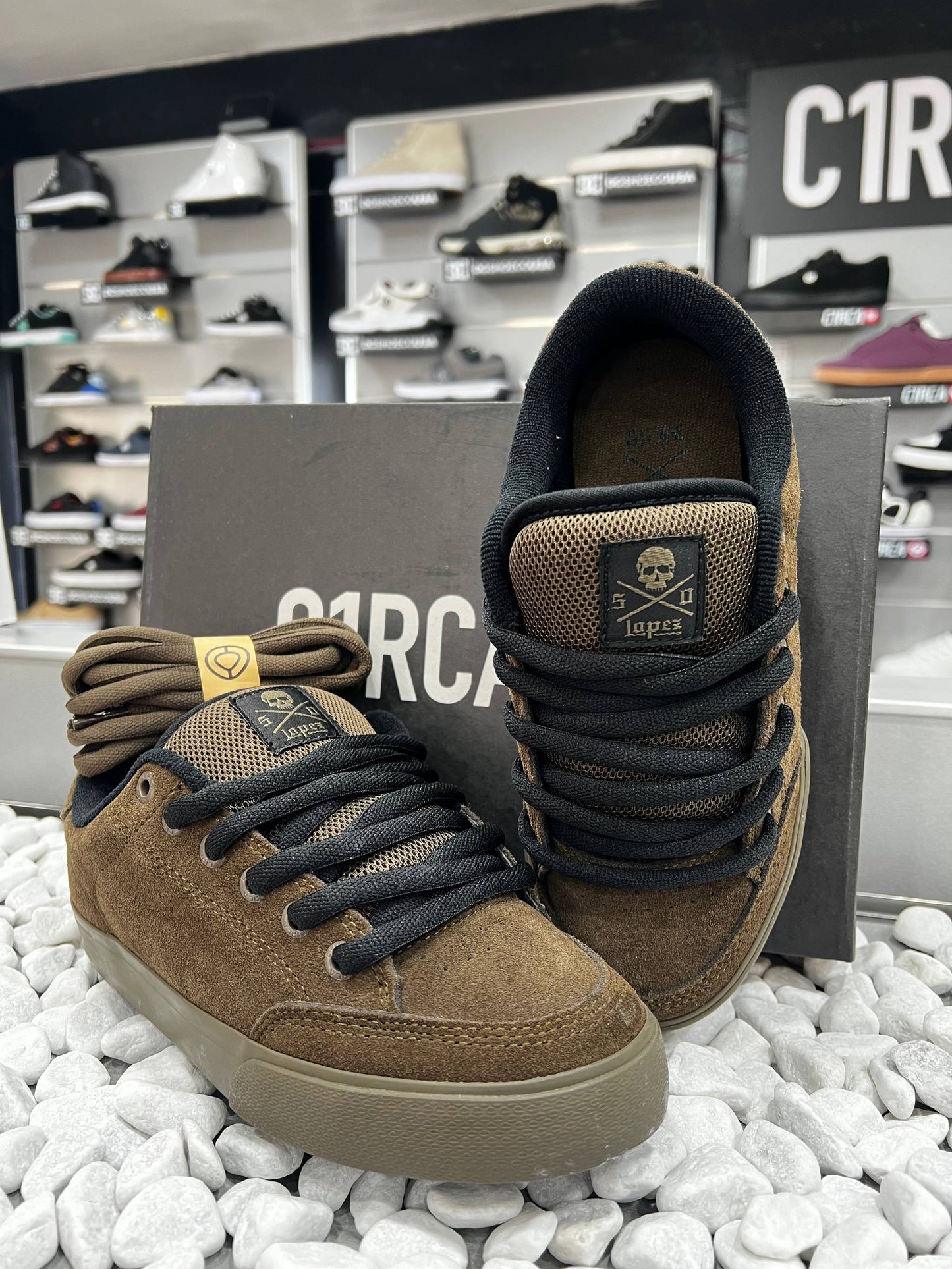 ZAPATO C1RCA MODELO AL 50 LOPEZ. COLOR MUD-BLK